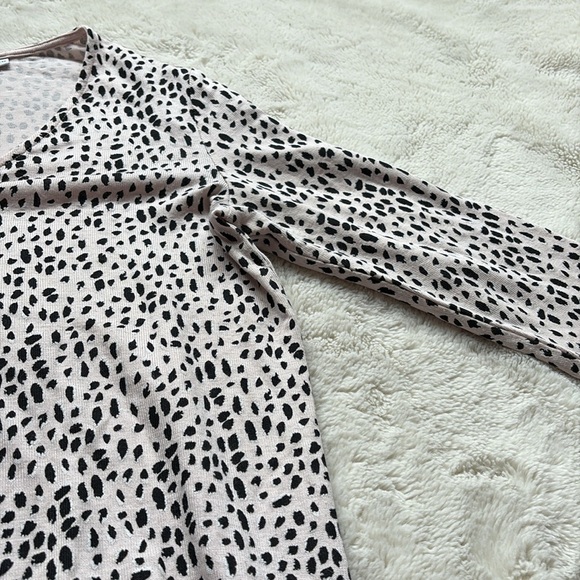 Reitmans Pink Animal Print Tie-Front Blouse | Button-Up 3/4 Sleeve Top - Picture 4 of 6